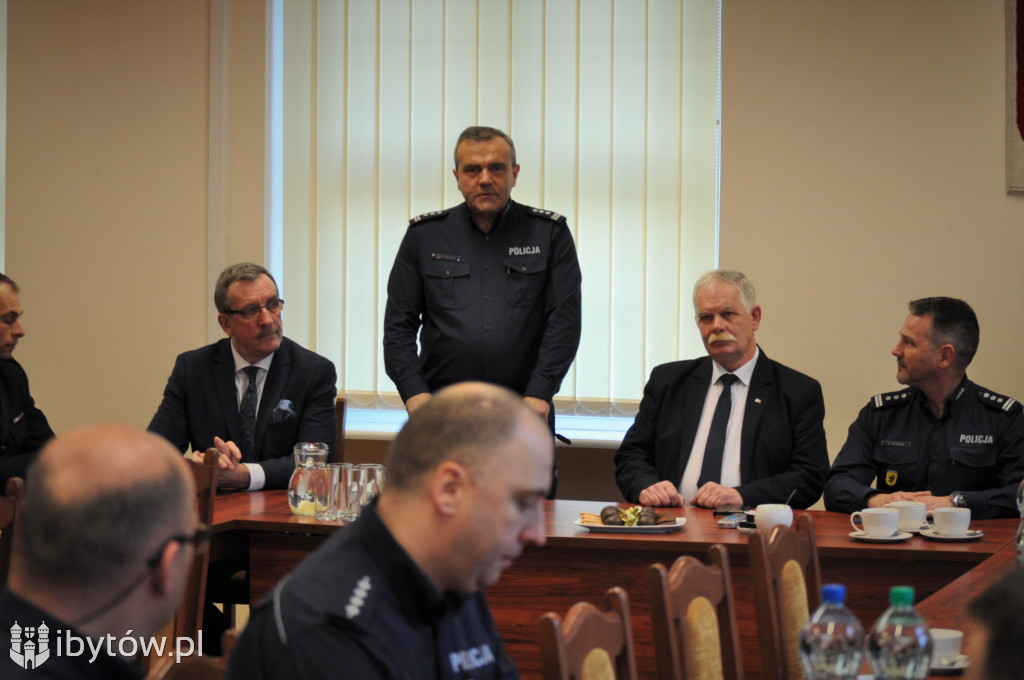 Policjanci dostali nowy radiowóz. To Land Cruiser