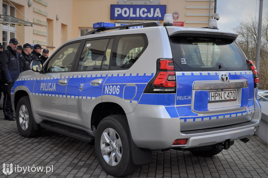 Policjanci dostali nowy radiowóz. To Land Cruiser