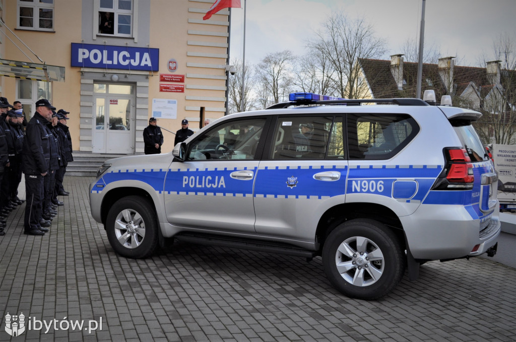 Policjanci dostali nowy radiowóz. To Land Cruiser