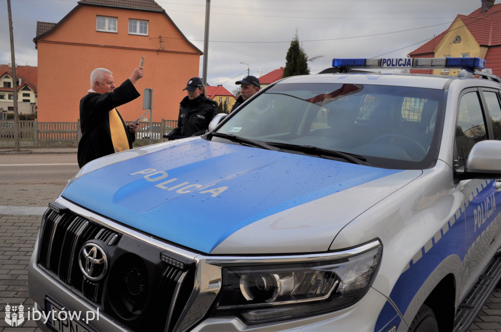 Policjanci dostali nowy radiowóz. To Land Cruiser