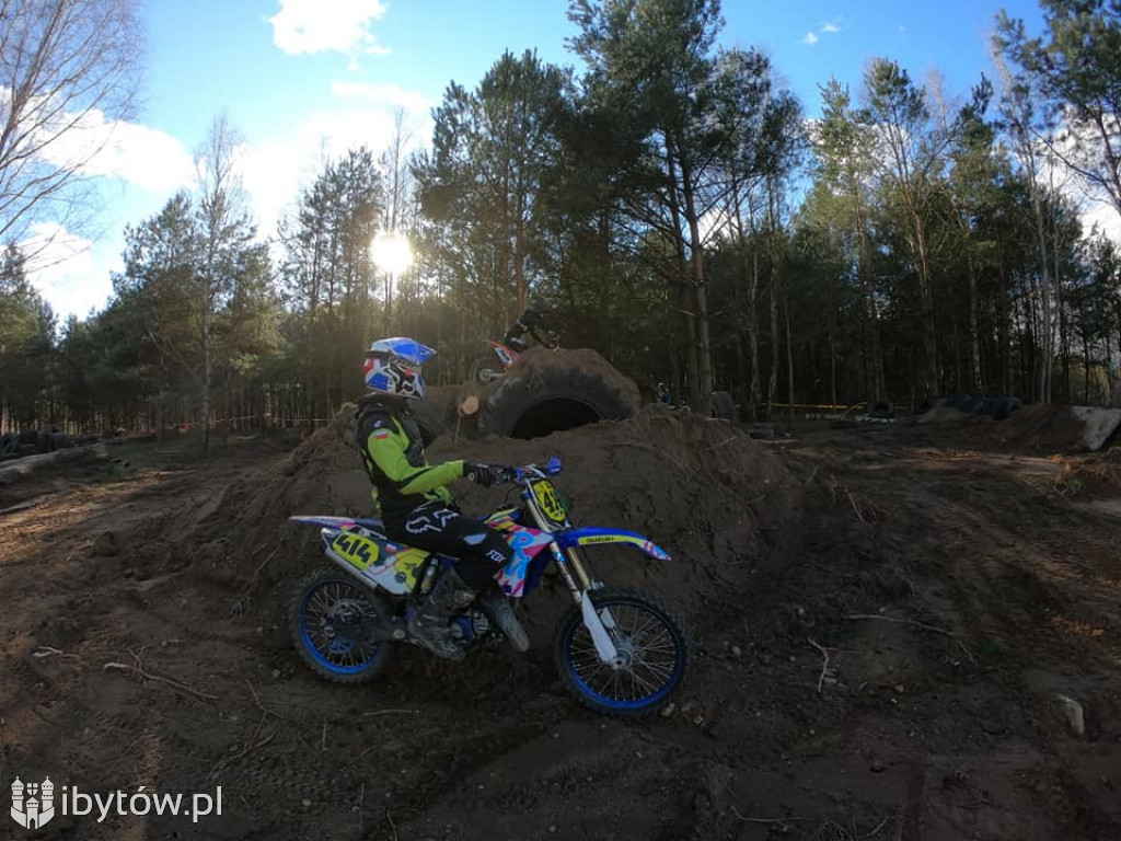 Budowa toru motocrossowego w Tuchomiu