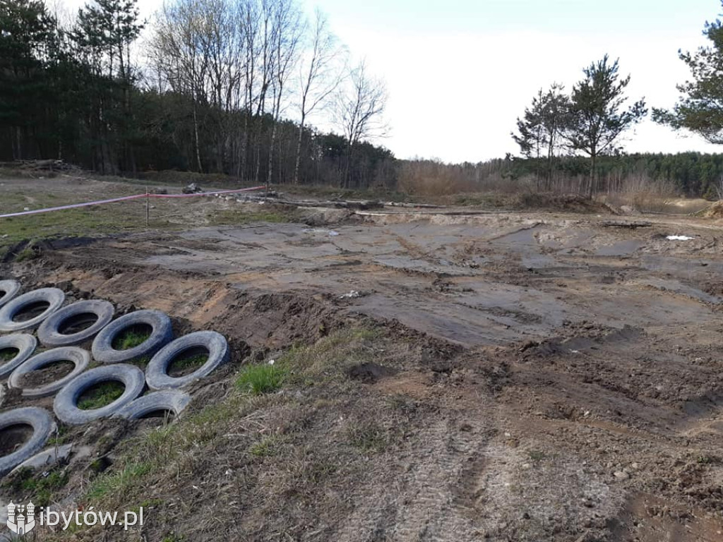 Budowa toru motocrossowego w Tuchomiu