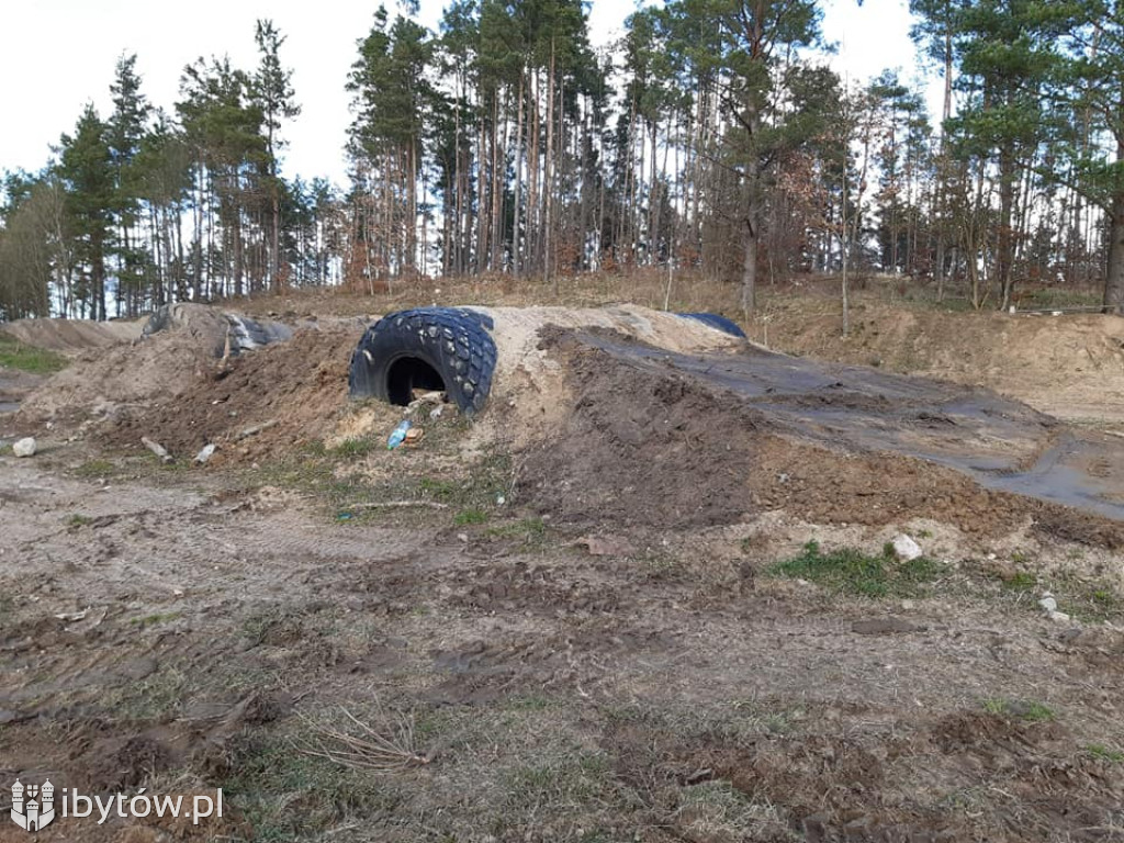 Budowa toru motocrossowego w Tuchomiu