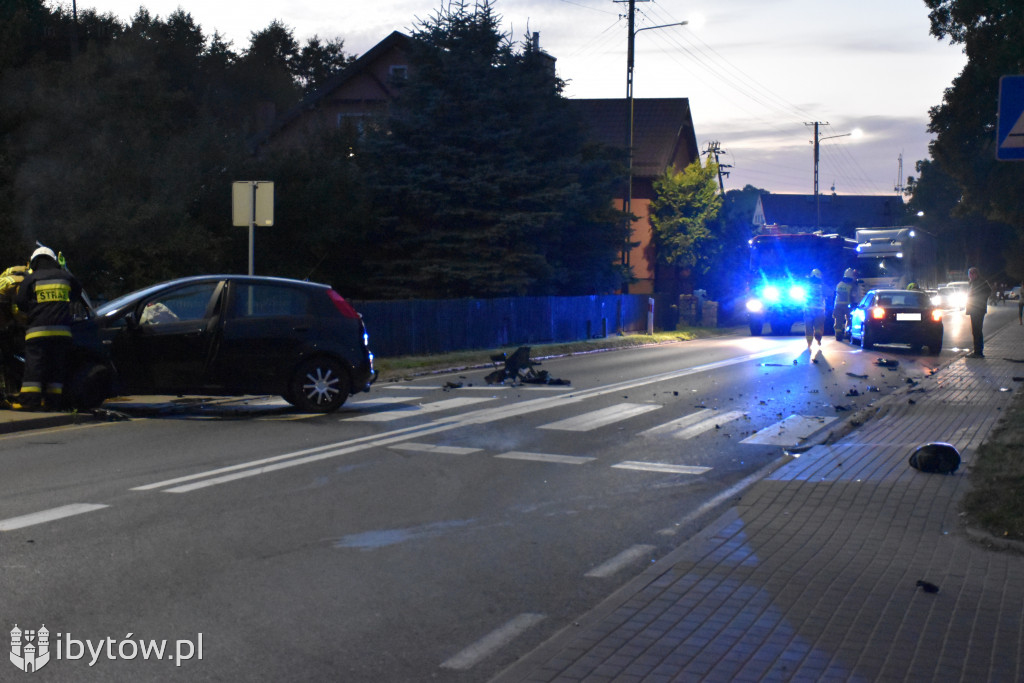 KOLIZJA W TUCHOMIU. Zderzenie dwóch samochodów