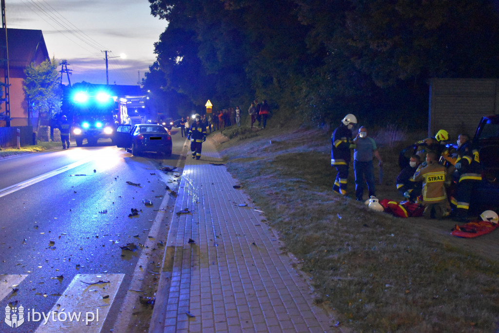 KOLIZJA W TUCHOMIU. Zderzenie dwóch samochodów