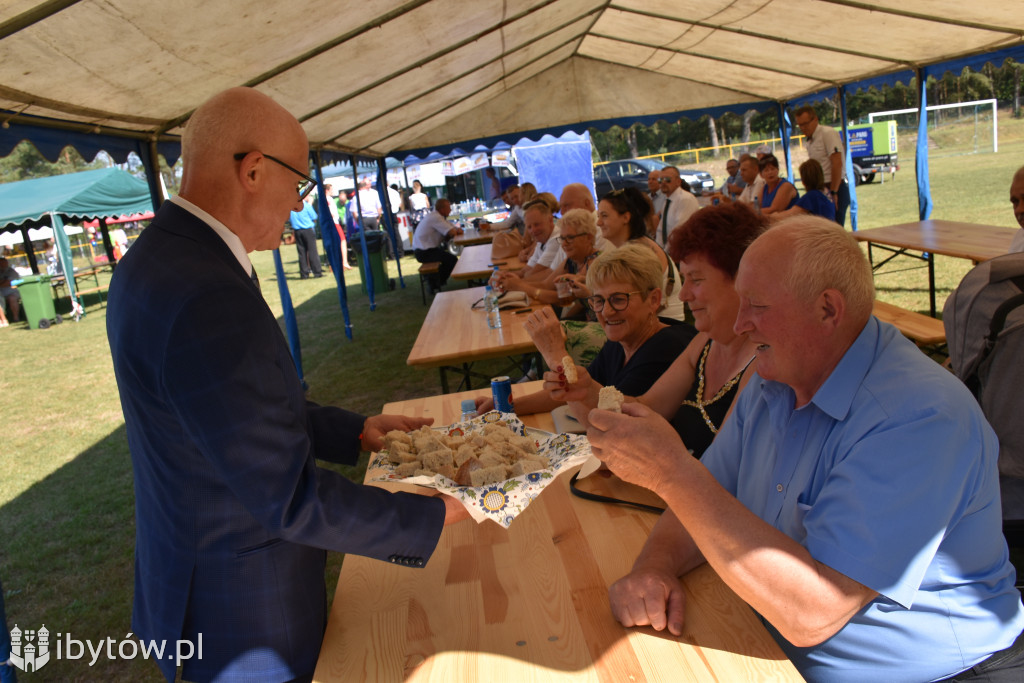 Dożynkowe Nożyno ze strongmenami i śpiewami