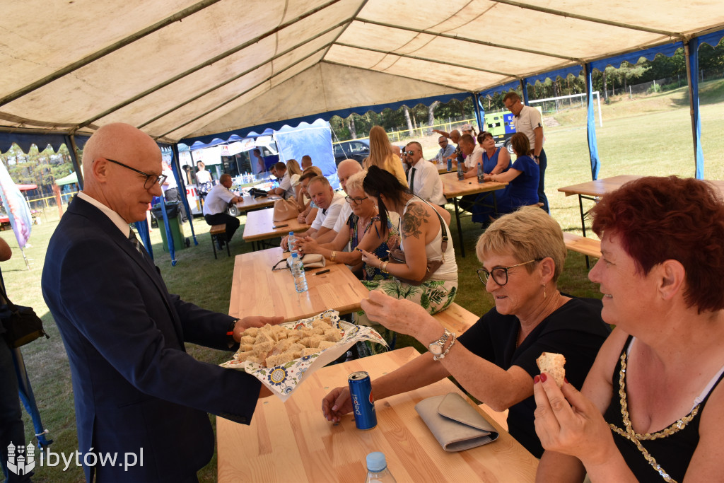 Dożynkowe Nożyno ze strongmenami i śpiewami