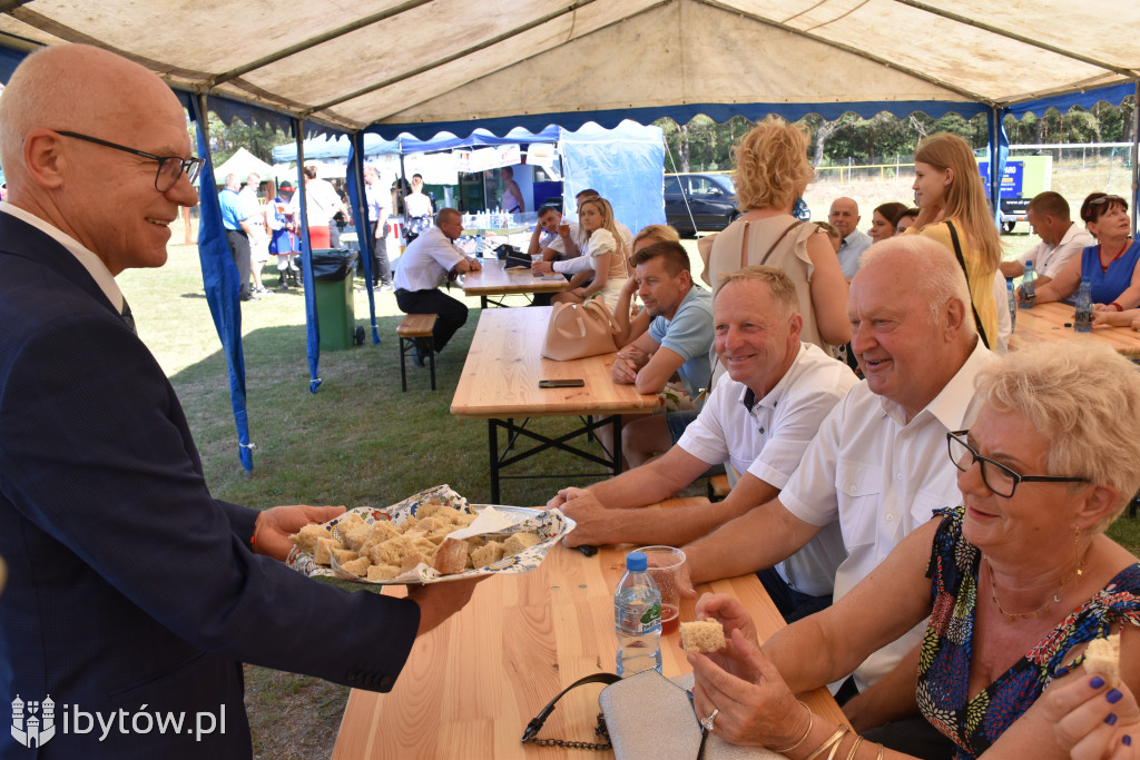 Dożynkowe Nożyno ze strongmenami i śpiewami