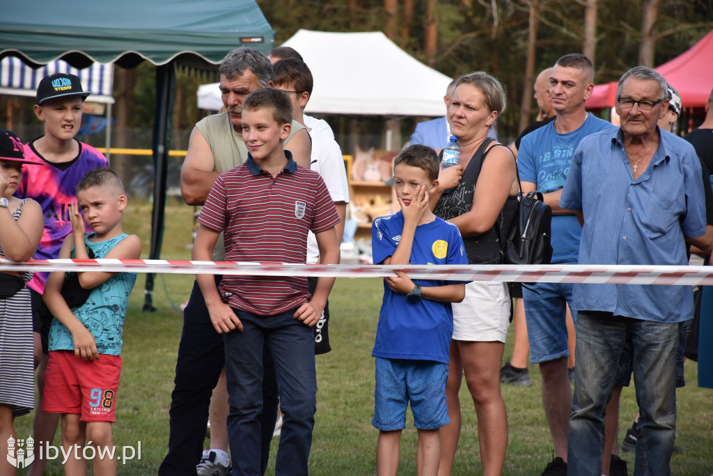 Dożynkowe Nożyno ze strongmenami i śpiewami