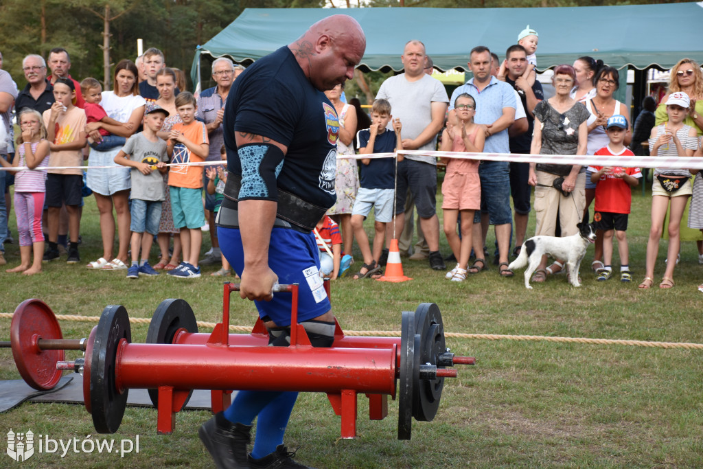 Dożynkowe Nożyno ze strongmenami i śpiewami
