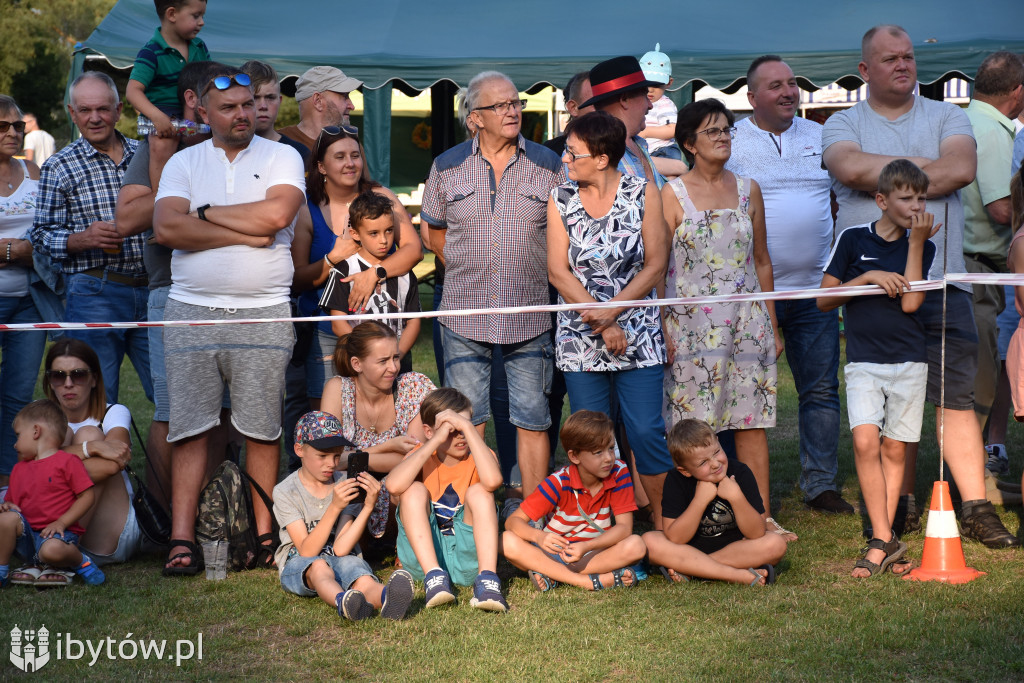 Dożynkowe Nożyno ze strongmenami i śpiewami