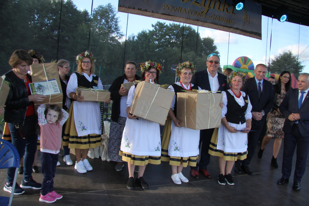Tłumy na powiatowo-gminnych dożynkach [FOTO]