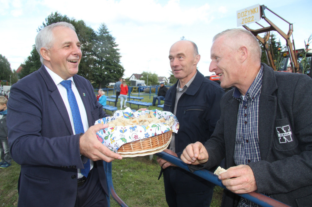 Tłumy na powiatowo-gminnych dożynkach [FOTO]