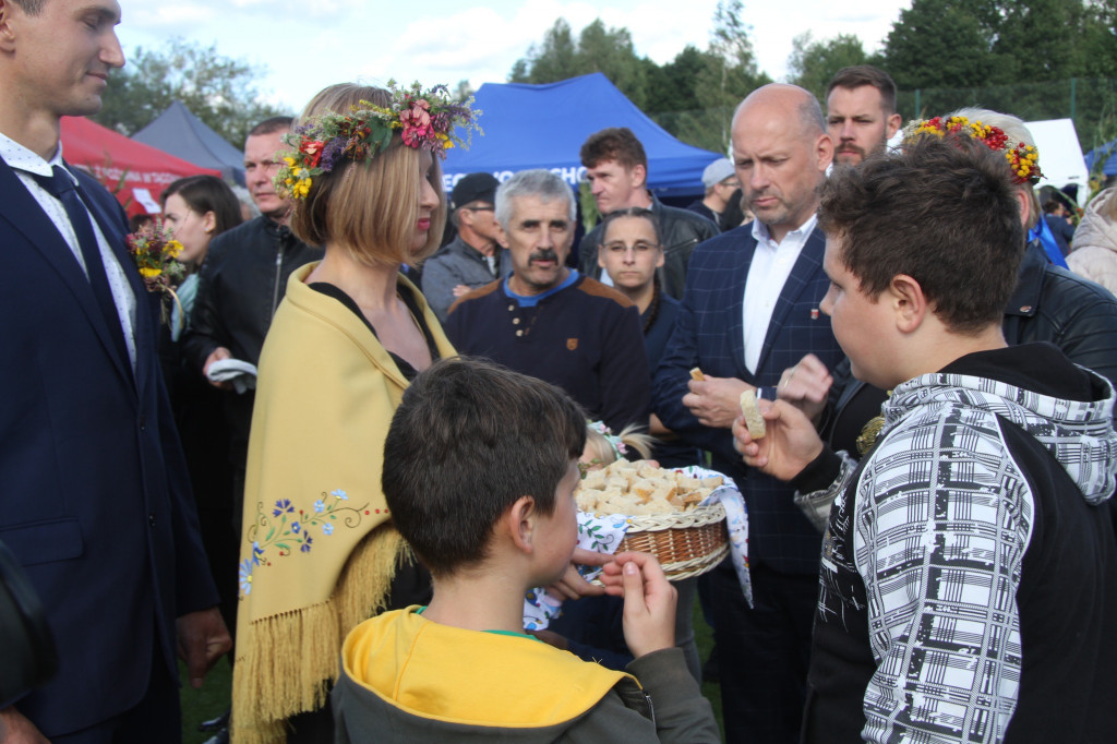 Tłumy na powiatowo-gminnych dożynkach [FOTO]