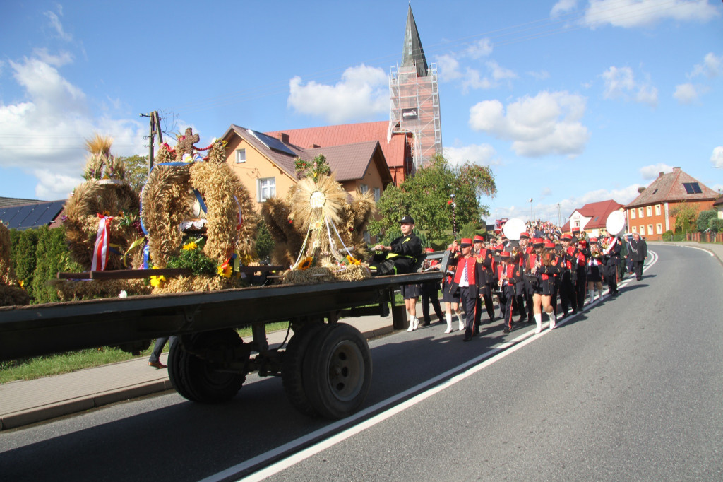 Tłumy na powiatowo-gminnych dożynkach [FOTO]