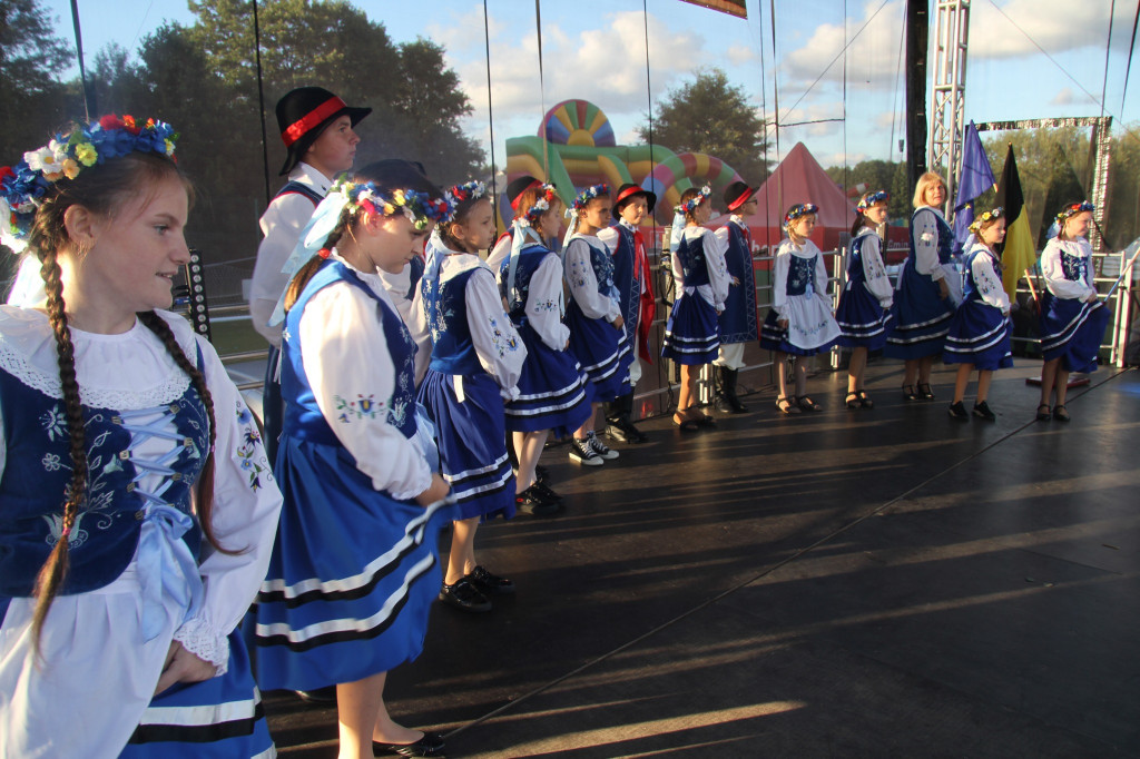 Tłumy na powiatowo-gminnych dożynkach [FOTO]