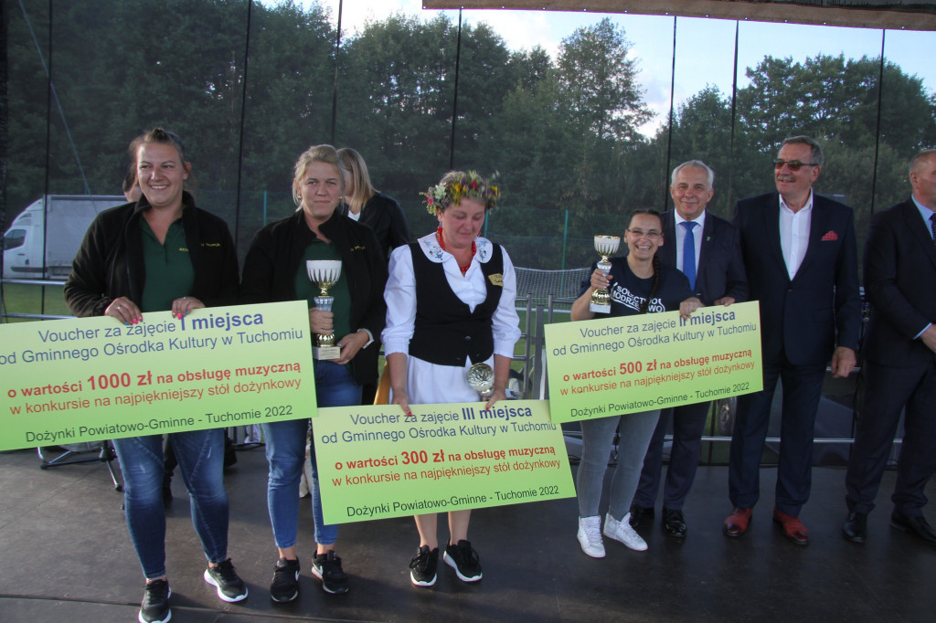 Tłumy na powiatowo-gminnych dożynkach [FOTO]