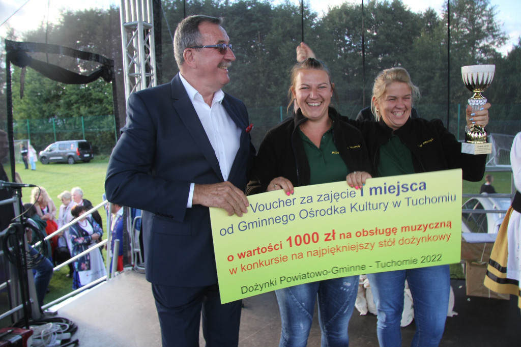 Tłumy na powiatowo-gminnych dożynkach [FOTO]