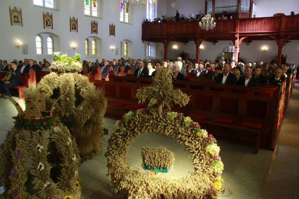 Tłumy na powiatowo-gminnych dożynkach [FOTO]