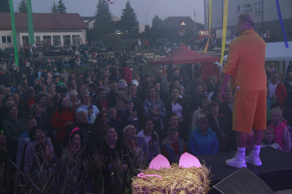 Tłumy na powiatowo-gminnych dożynkach [FOTO]