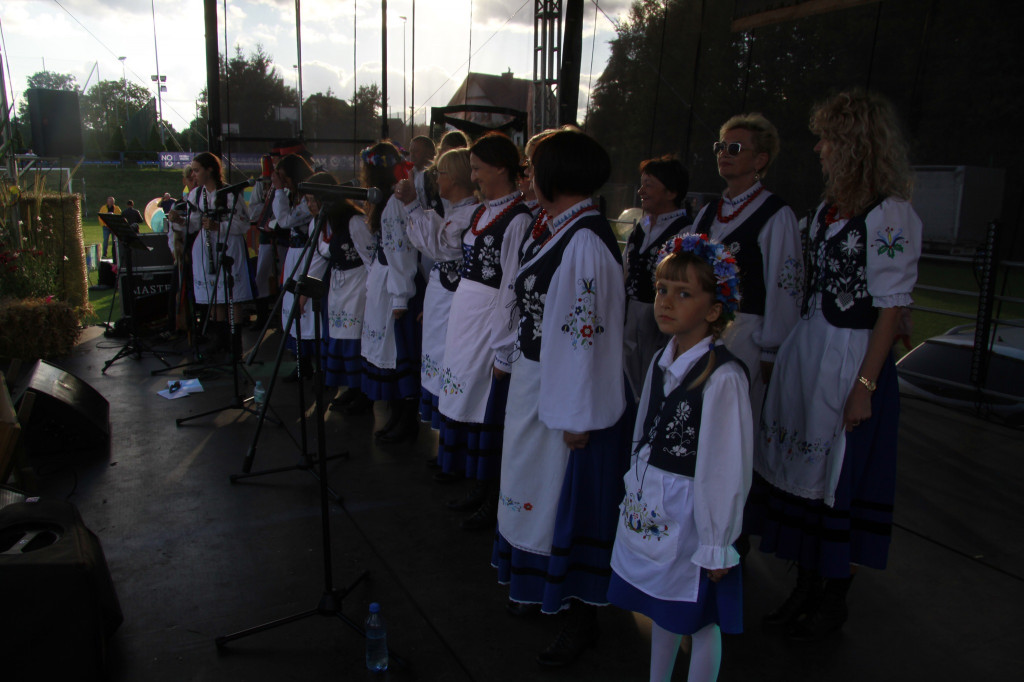 Tłumy na powiatowo-gminnych dożynkach [FOTO]