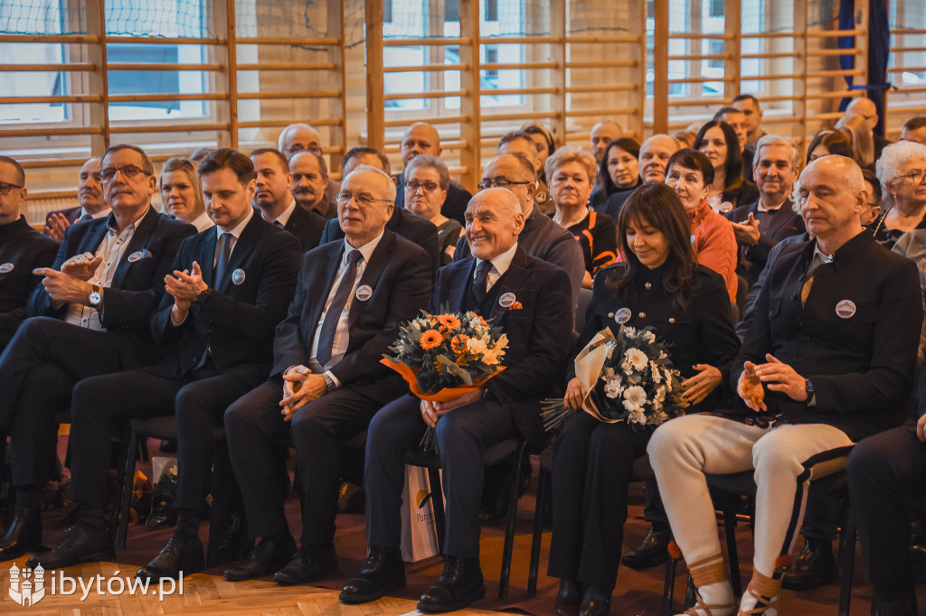 Nadanie szkole w Kołczygłowach im. Czesława Langa