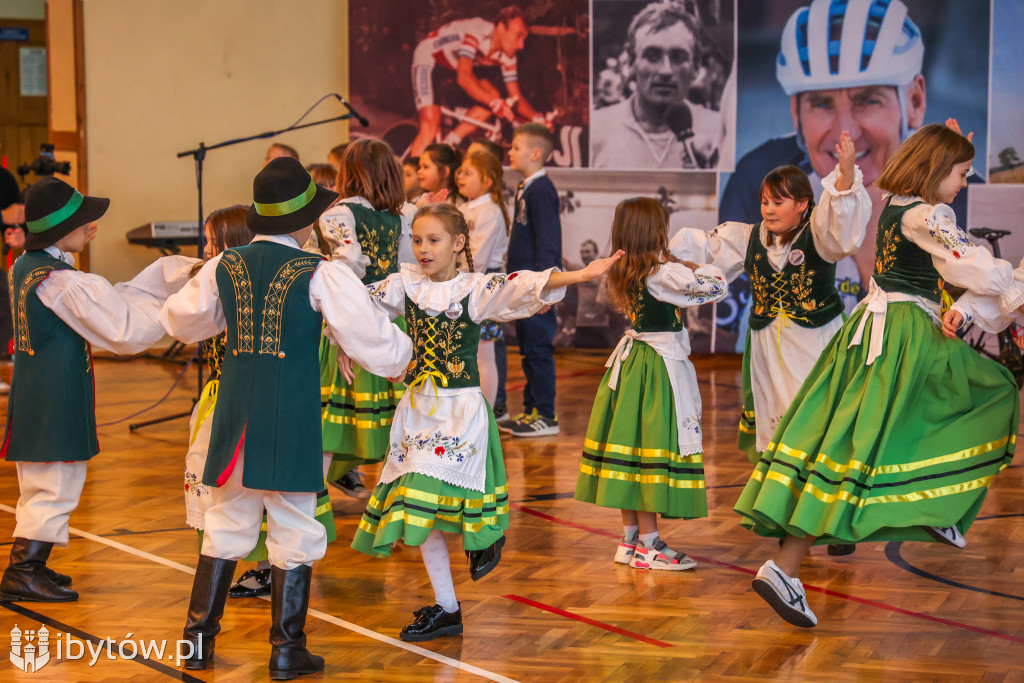 Nadanie szkole w Kołczygłowach im. Czesława Langa