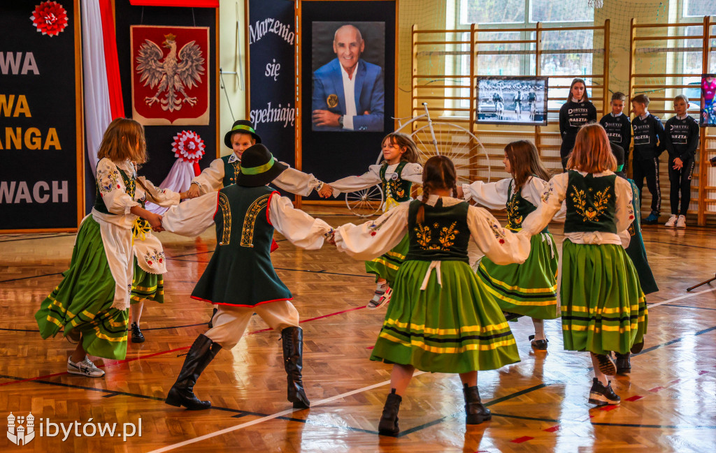 Nadanie szkole w Kołczygłowach im. Czesława Langa