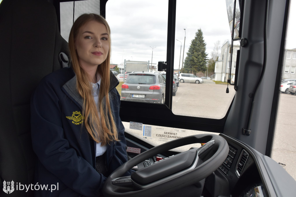 Autobusy z KPO. Samorządowców wiozła Andżelika Kąkol