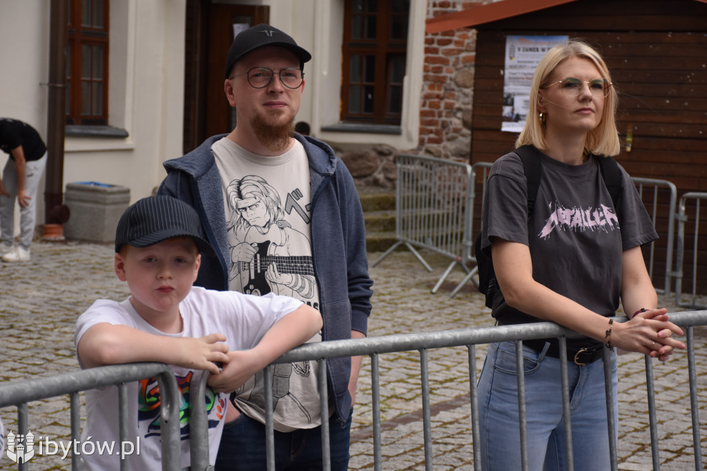 Bokserski turniej na rycerskim dziedzińcu. Był NOKAUT