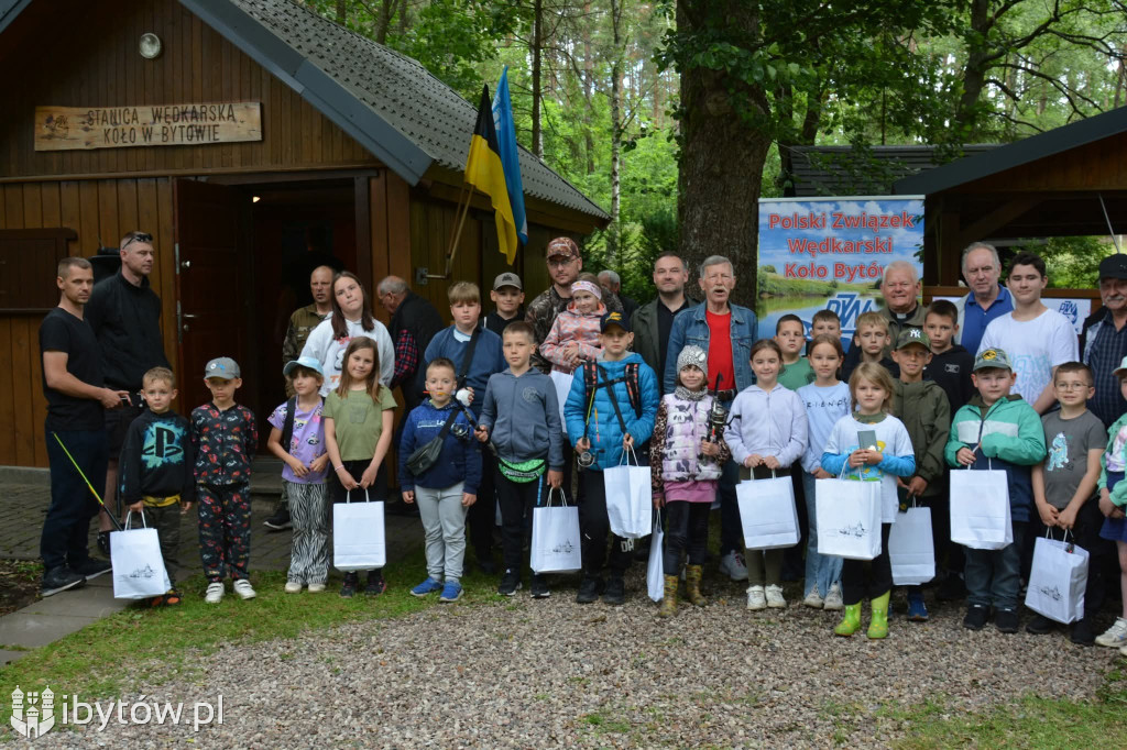 NARYBEK wędkarski. Młodzi dostali darmowe wędki z kołowrotkami