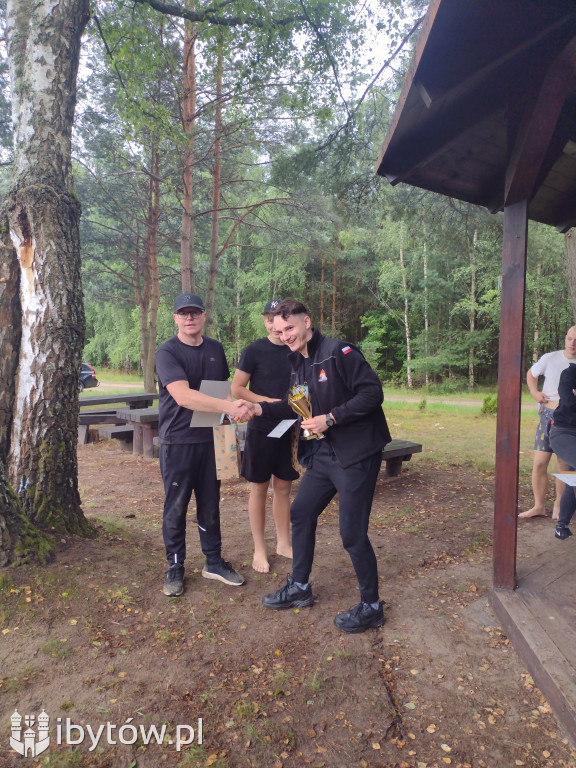 ŚWIĘTO siatkówki w Krosnowie. WYGRALI Megier i Czapiews