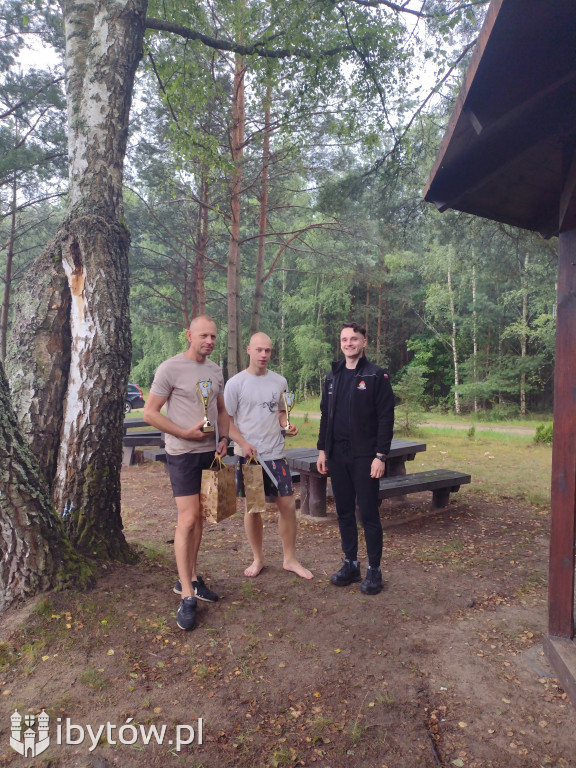 ŚWIĘTO siatkówki w Krosnowie. WYGRALI Megier i Czapiews