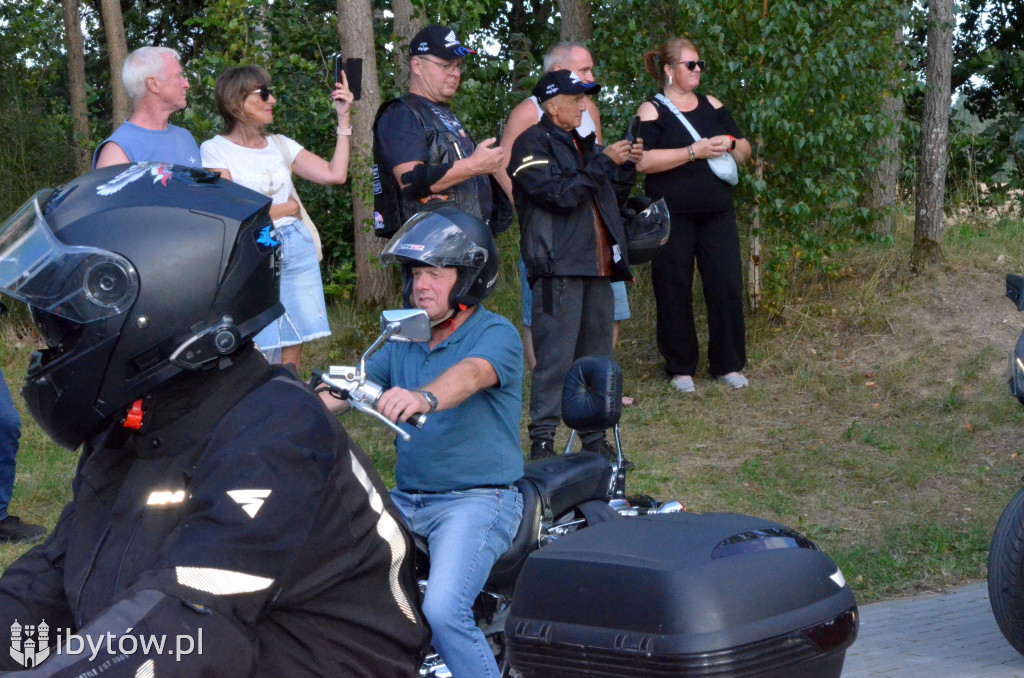Parchowo znów przyciągnęło tłumy! Moto Folk pełen muzyki, motocykli i… pierogów z jagodami