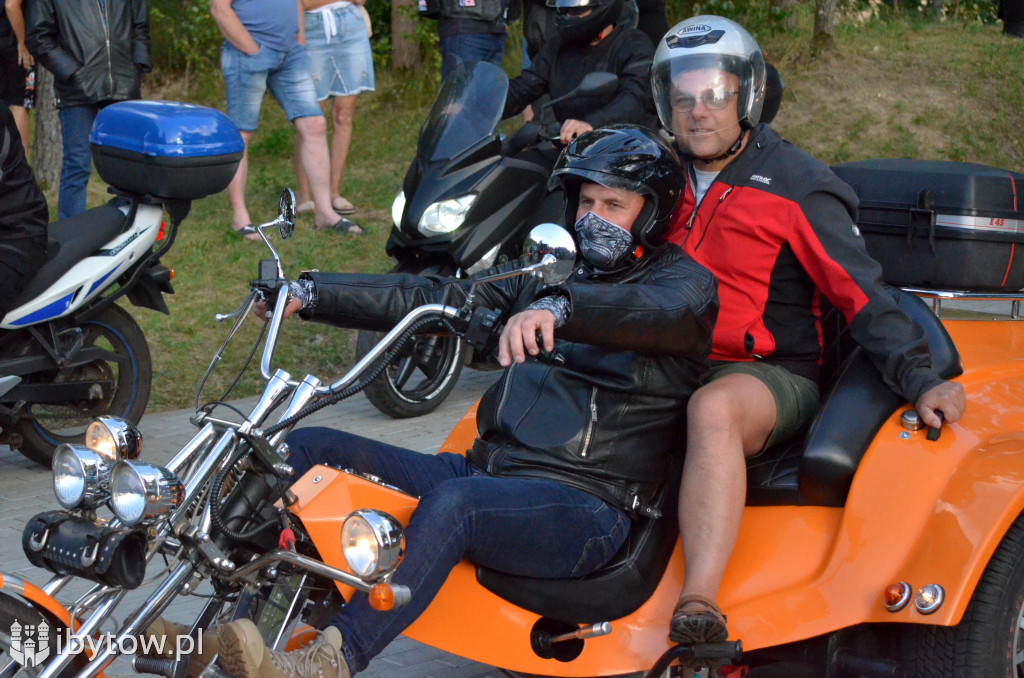 Parchowo znów przyciągnęło tłumy! Moto Folk pełen muzyki, motocykli i… pierogów z jagodami