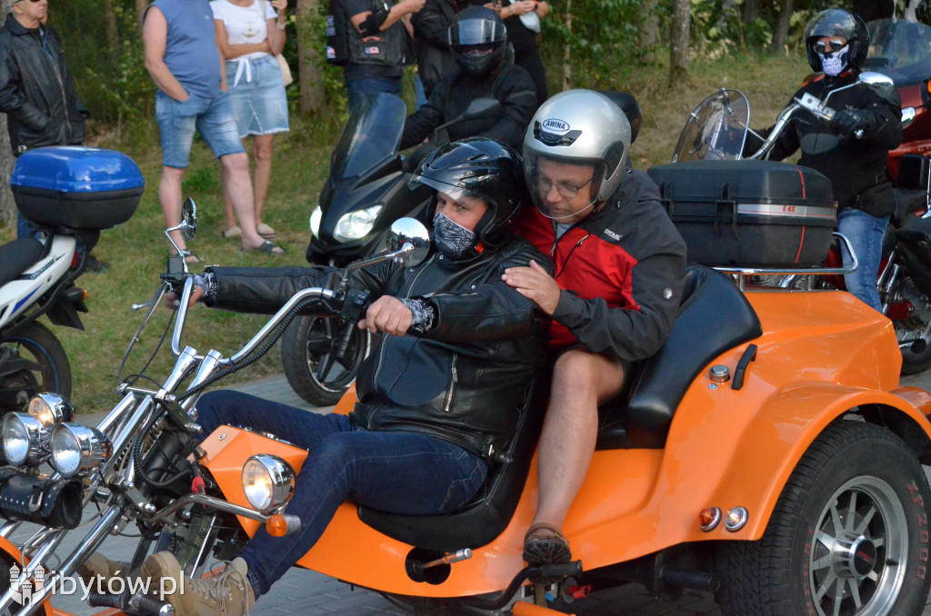 Parchowo znów przyciągnęło tłumy! Moto Folk pełen muzyki, motocykli i… pierogów z jagodami