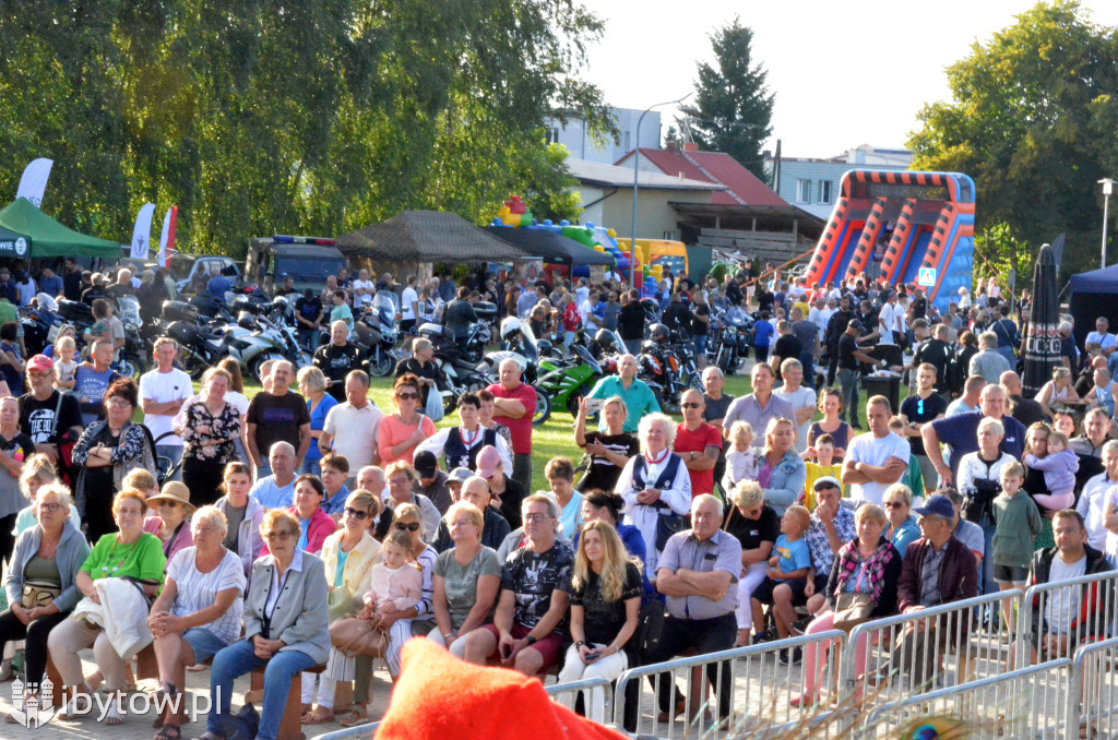 Parchowo znów przyciągnęło tłumy! Moto Folk pełen muzyki, motocykli i… pierogów z jagodami