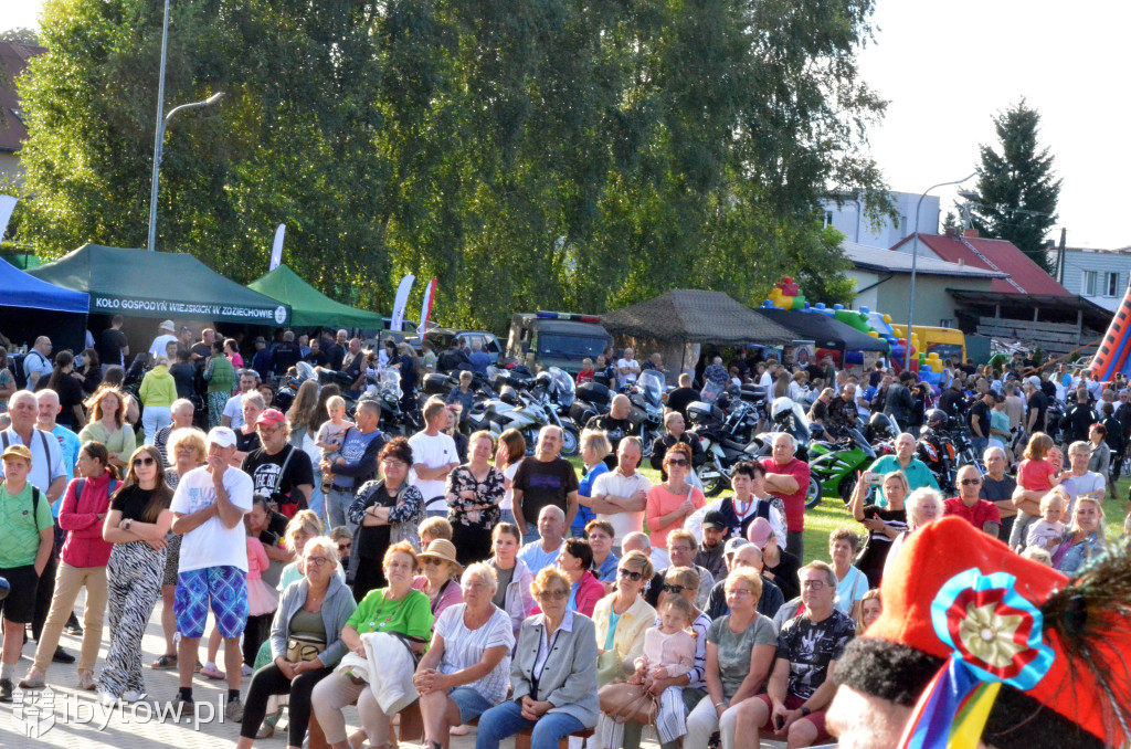 Parchowo znów przyciągnęło tłumy! Moto Folk pełen muzyki, motocykli i… pierogów z jagodami