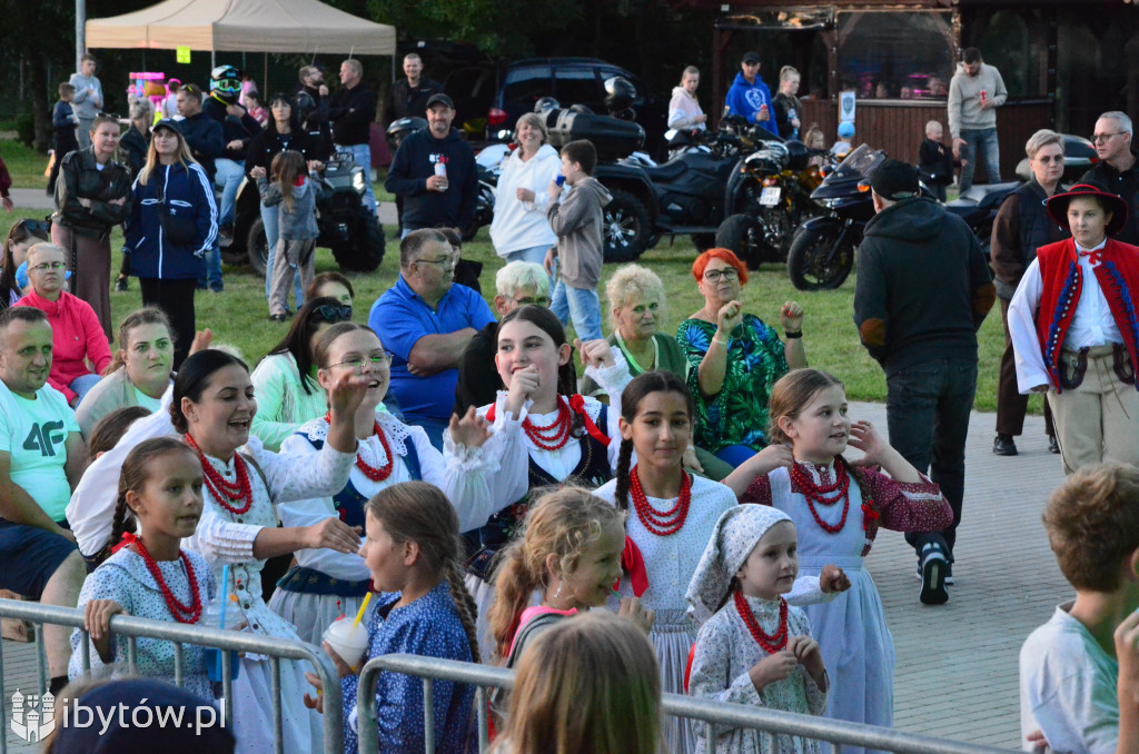 Parchowo znów przyciągnęło tłumy! Moto Folk pełen muzyki, motocykli i… pierogów z jagodami