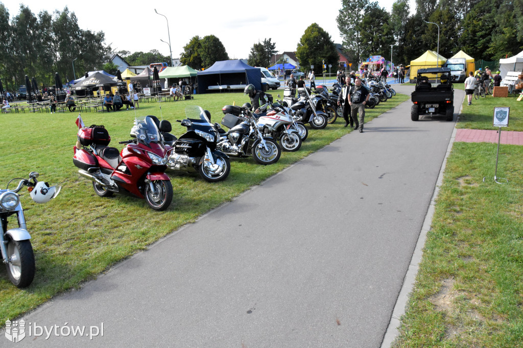 Parchowo znów przyciągnęło tłumy! Moto Folk pełen muzyki, motocykli i… pierogów z jagodami