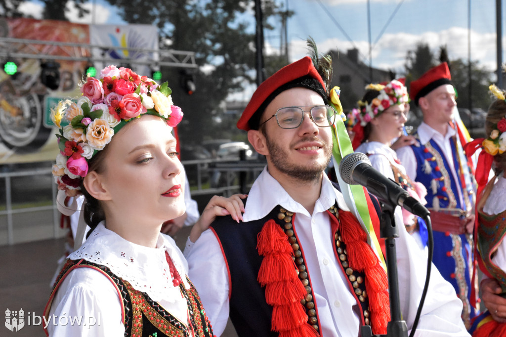 Parchowo znów przyciągnęło tłumy! Moto Folk pełen muzyki, motocykli i… pierogów z jagodami
