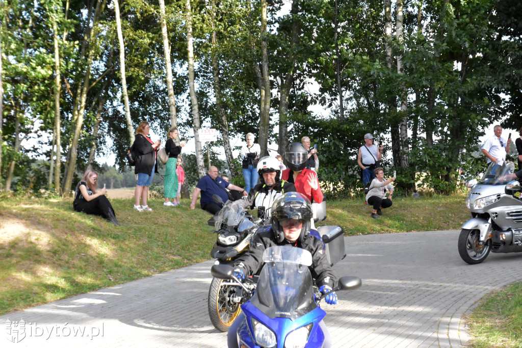 Parchowo znów przyciągnęło tłumy! Moto Folk pełen muzyki, motocykli i… pierogów z jagodami