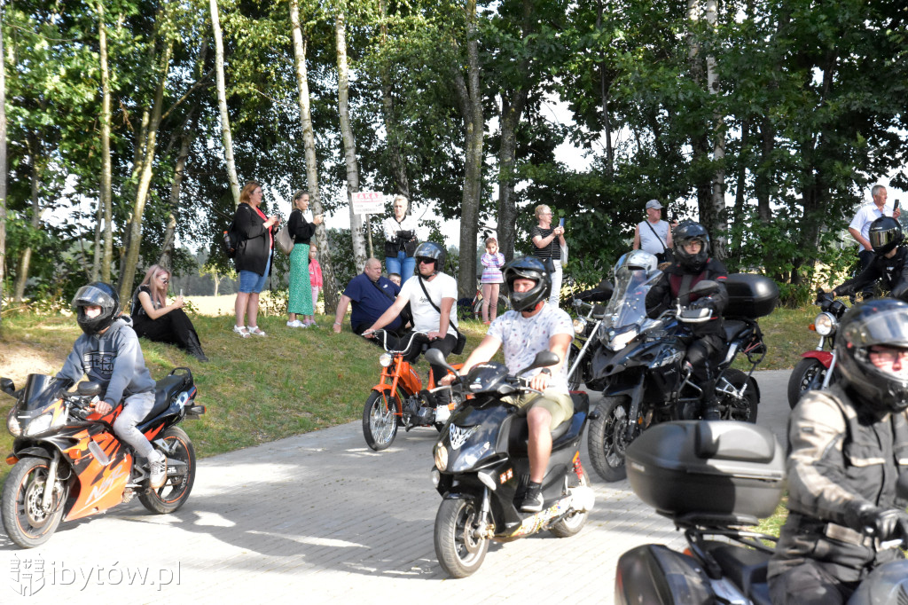 Parchowo znów przyciągnęło tłumy! Moto Folk pełen muzyki, motocykli i… pierogów z jagodami