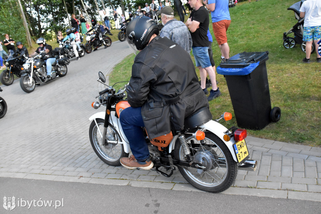 Parchowo znów przyciągnęło tłumy! Moto Folk pełen muzyki, motocykli i… pierogów z jagodami