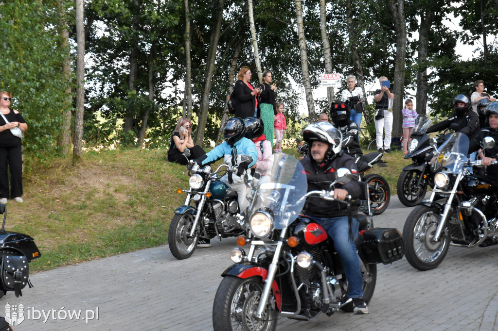 Parchowo znów przyciągnęło tłumy! Moto Folk pełen muzyki, motocykli i… pierogów z jagodami