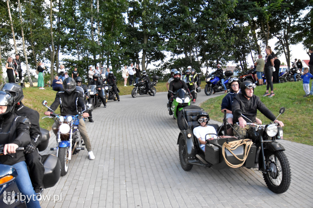 Parchowo znów przyciągnęło tłumy! Moto Folk pełen muzyki, motocykli i… pierogów z jagodami