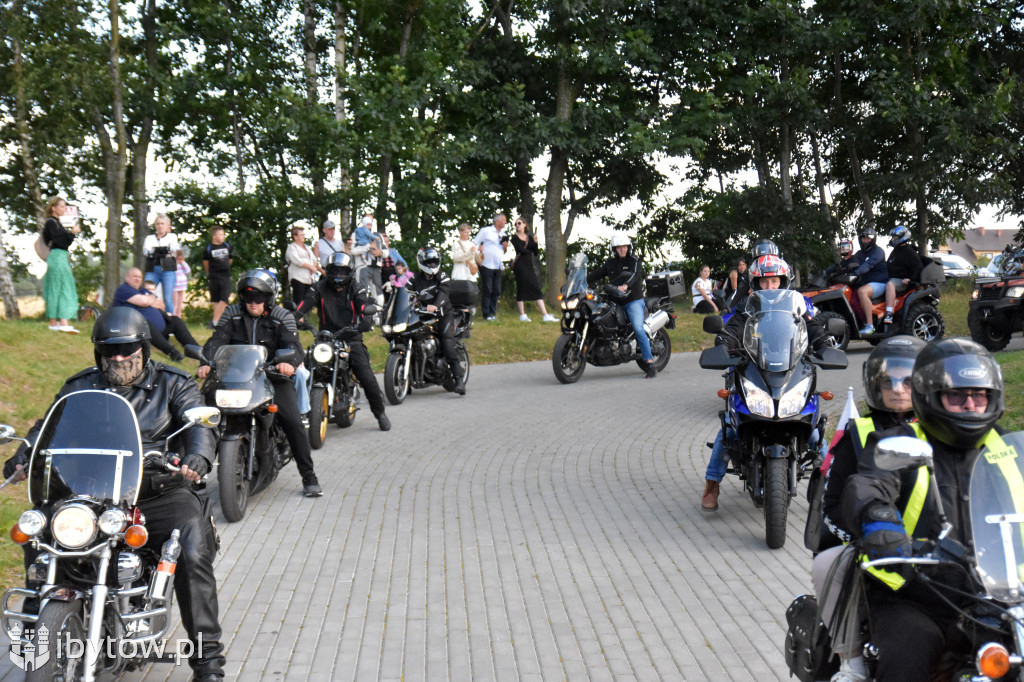 Parchowo znów przyciągnęło tłumy! Moto Folk pełen muzyki, motocykli i… pierogów z jagodami