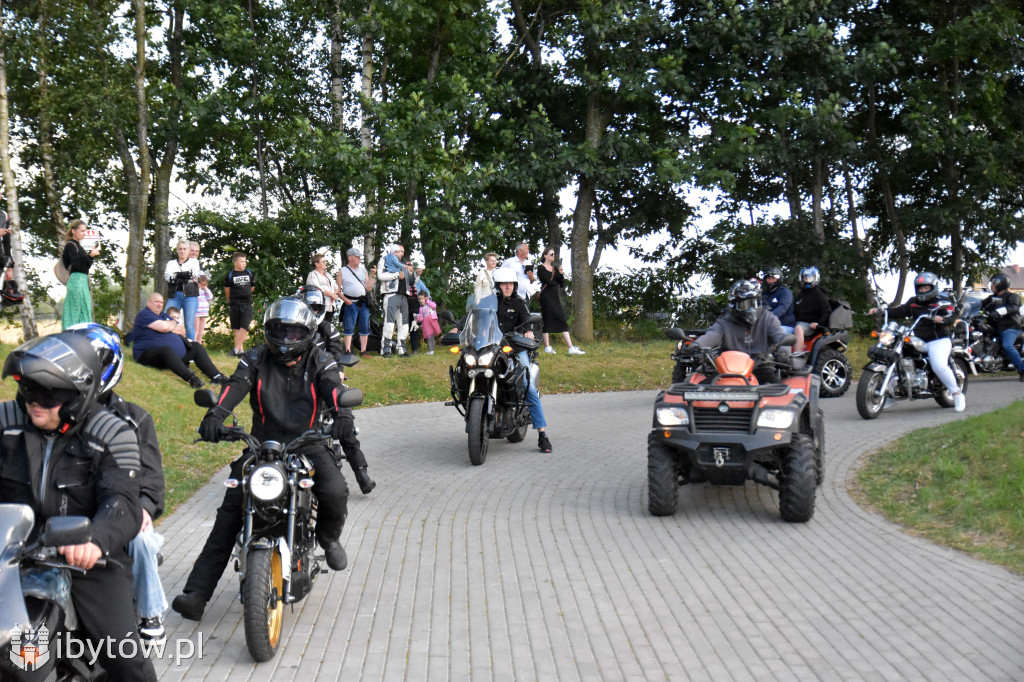 Parchowo znów przyciągnęło tłumy! Moto Folk pełen muzyki, motocykli i… pierogów z jagodami