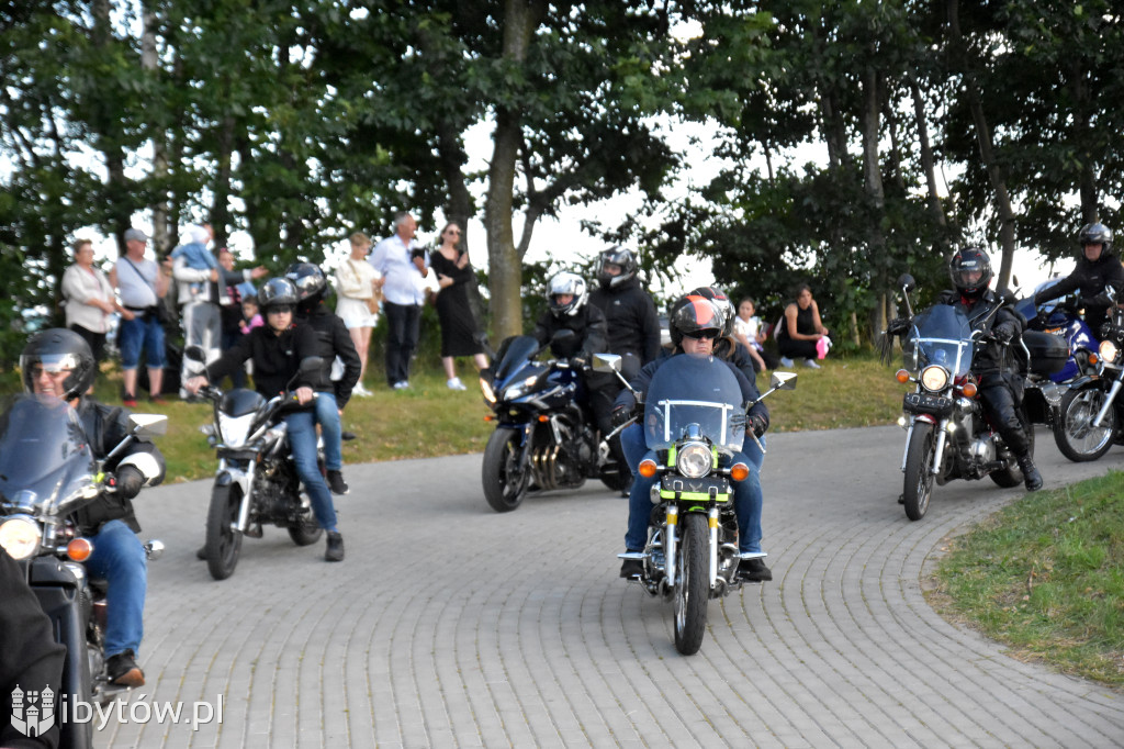 Parchowo znów przyciągnęło tłumy! Moto Folk pełen muzyki, motocykli i… pierogów z jagodami