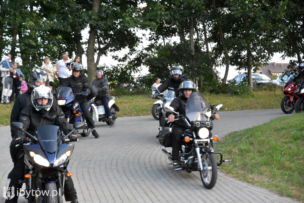 Parchowo znów przyciągnęło tłumy! Moto Folk pełen muzyki, motocykli i… pierogów z jagodami